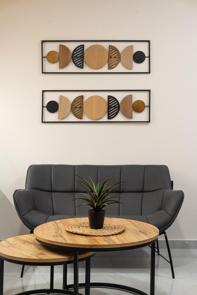 LIV - Prime Central Athens Studio S8-2a