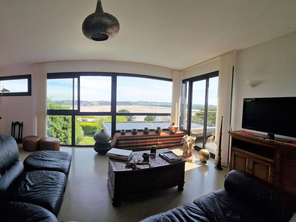 Architect Villa With Fantastic sea View, Locquirec