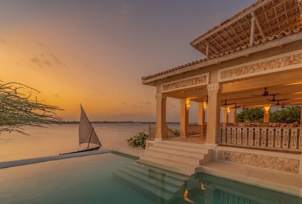 Amani House 5 Bedrooms Sleeps 10