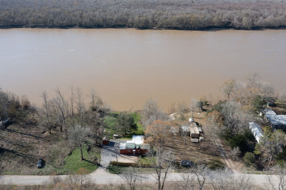 Whiskey Bay Hideaway Your Riverside Escape