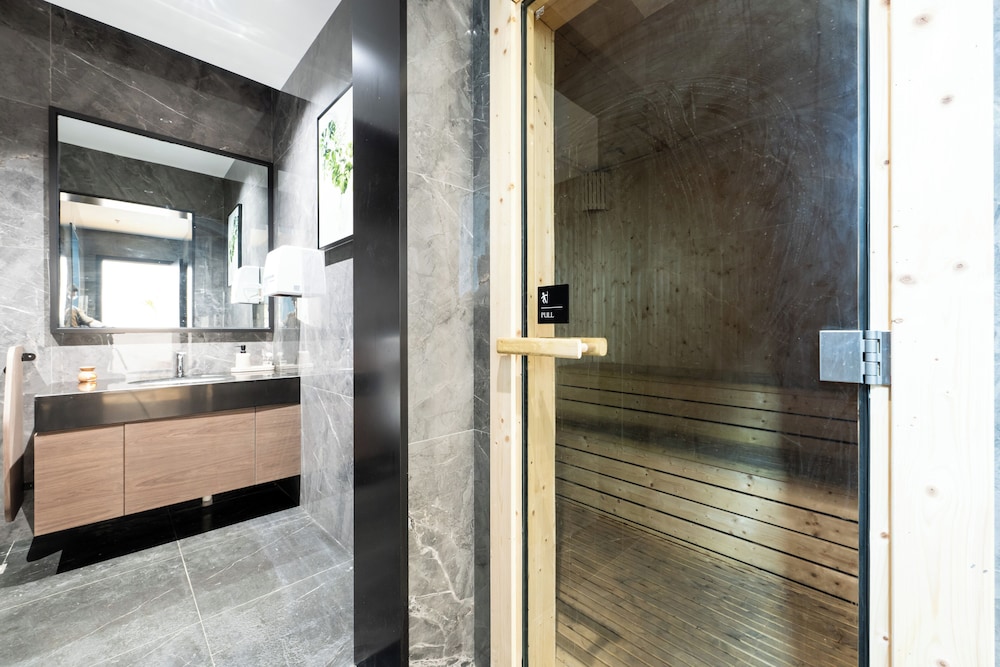 The Pinnacle Residence Service by Soben
