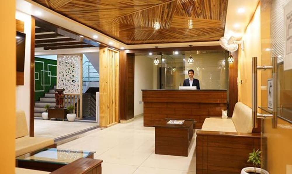Lobby & Reception