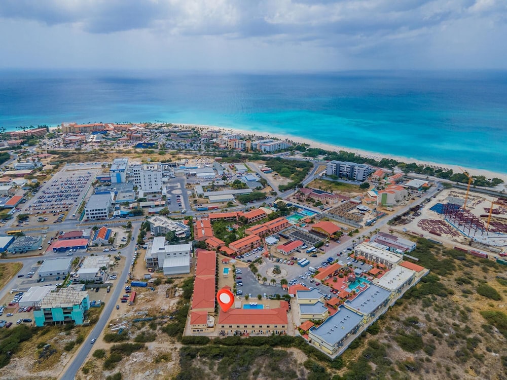 2BR 3min Walk 2 Eagle Beach Pool GYM Parking