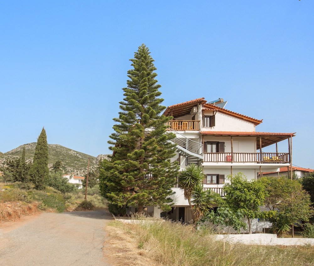 Monemvasia Green Apartments