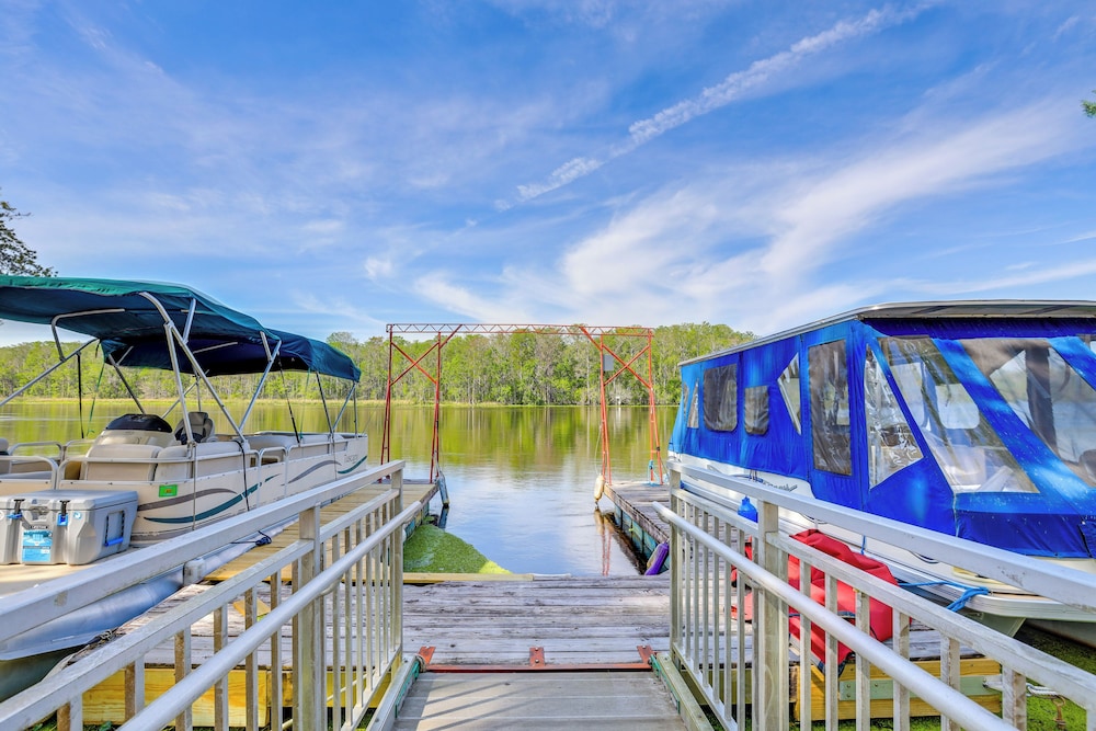 Lanai & Fire Pit: Riverfront Studio in Chiefland!