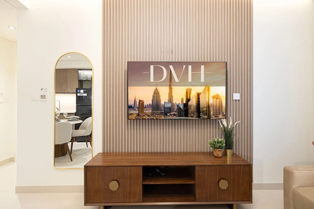 Burj Crown Lux Apartment by Dubai Mall