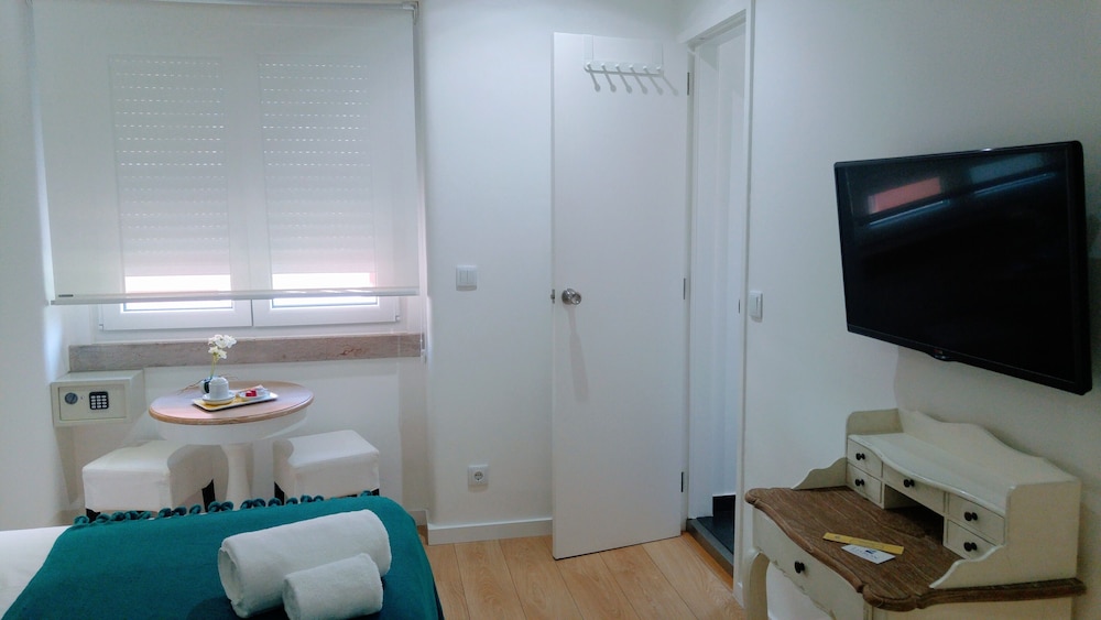 Lisbon Terrace Suites Apartment for Large Groups with Amazing Terrace