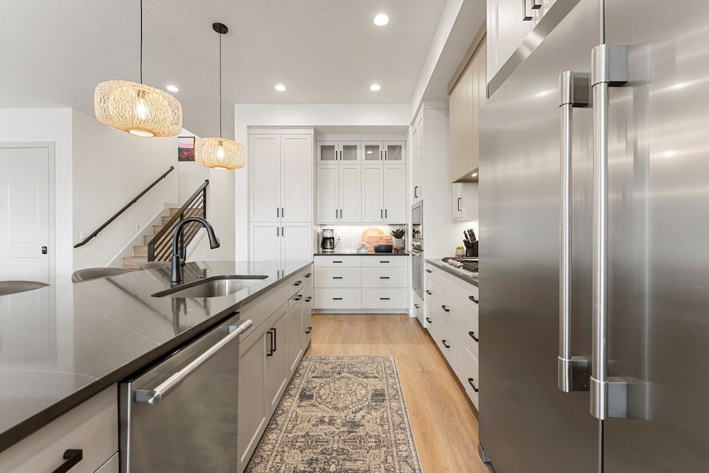 Adventure Central At Desert Color 6 Bedroom Townhouse