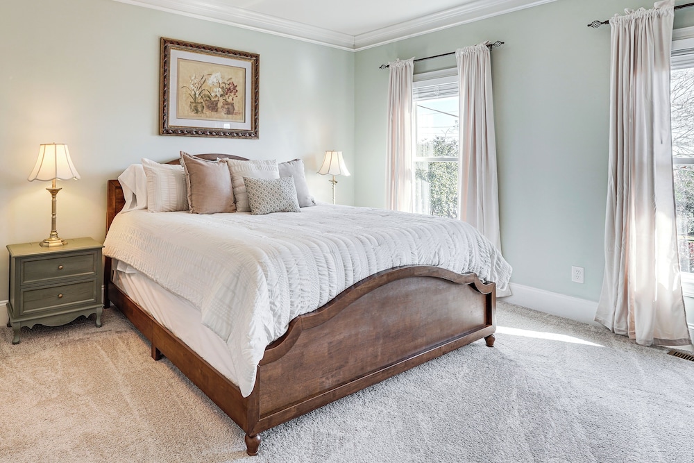 Summerville Historic Bungalow w/ Hot Tub