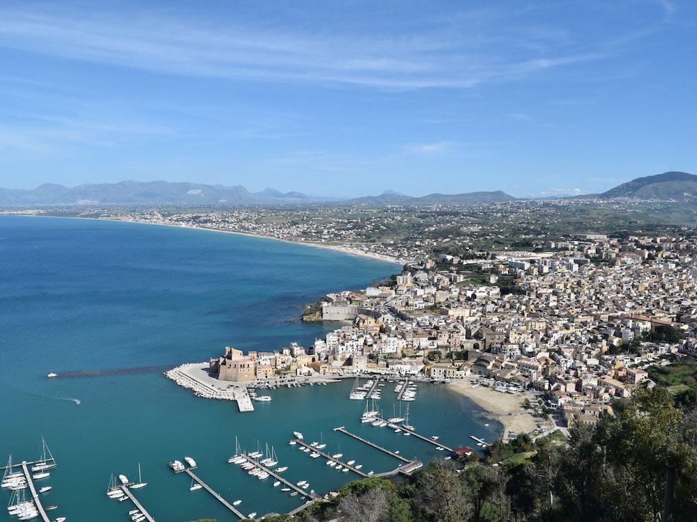 Splendid Holiday Home in Castellammare del Golfo near Beach photo 5