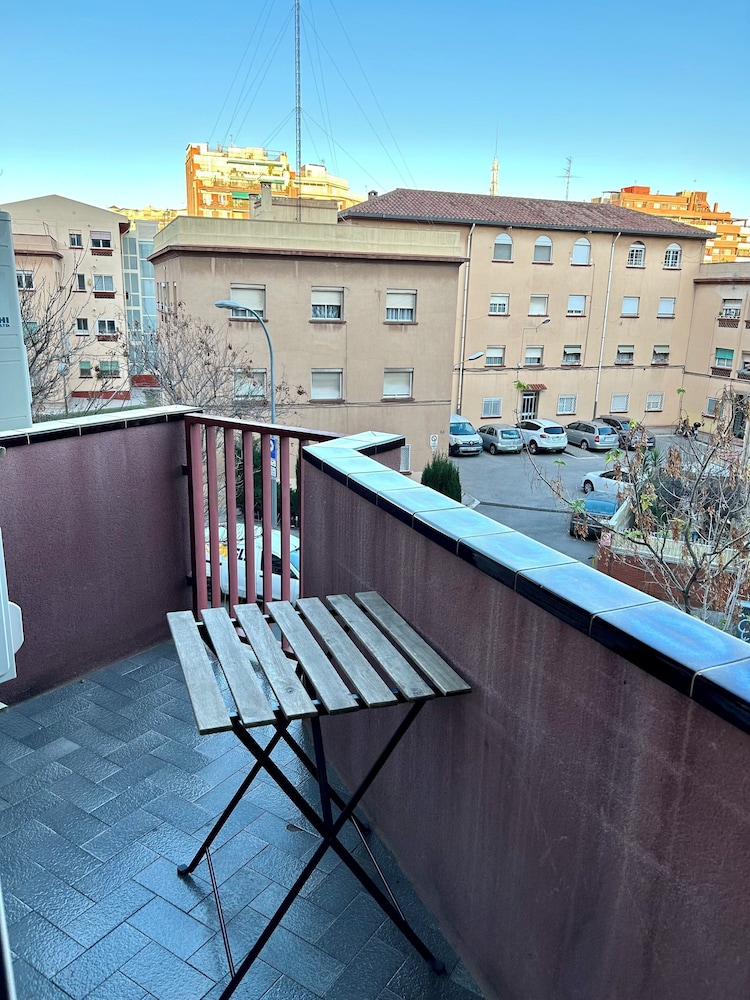 Big Flat In a Very Quiet Area and Well Connected