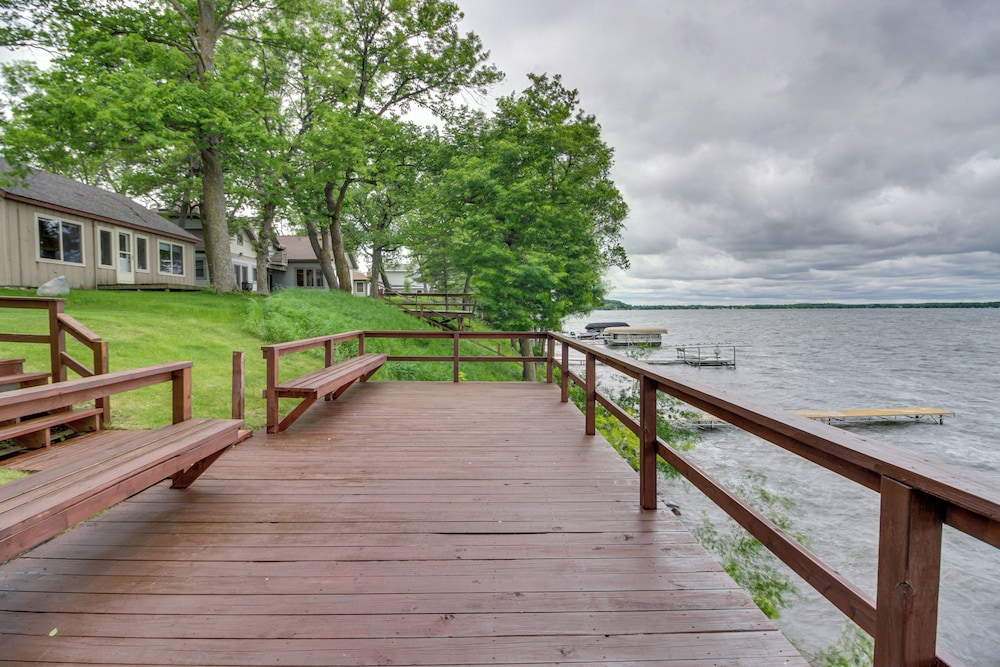 Lakefront Pelican Rapids Cabin w/ Boat Dock!