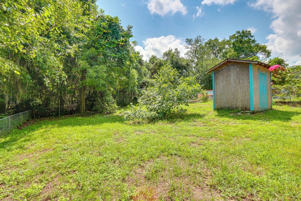 Beachy Home in Heart of Beaufort w/ Pool Access