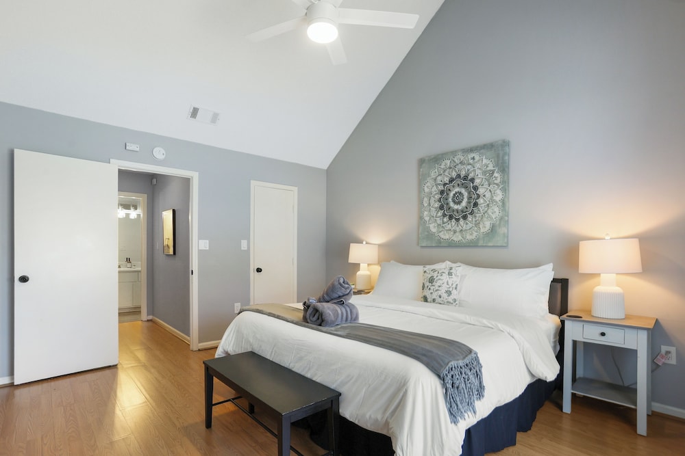 Adorable Bungalow Near Tybee Beach