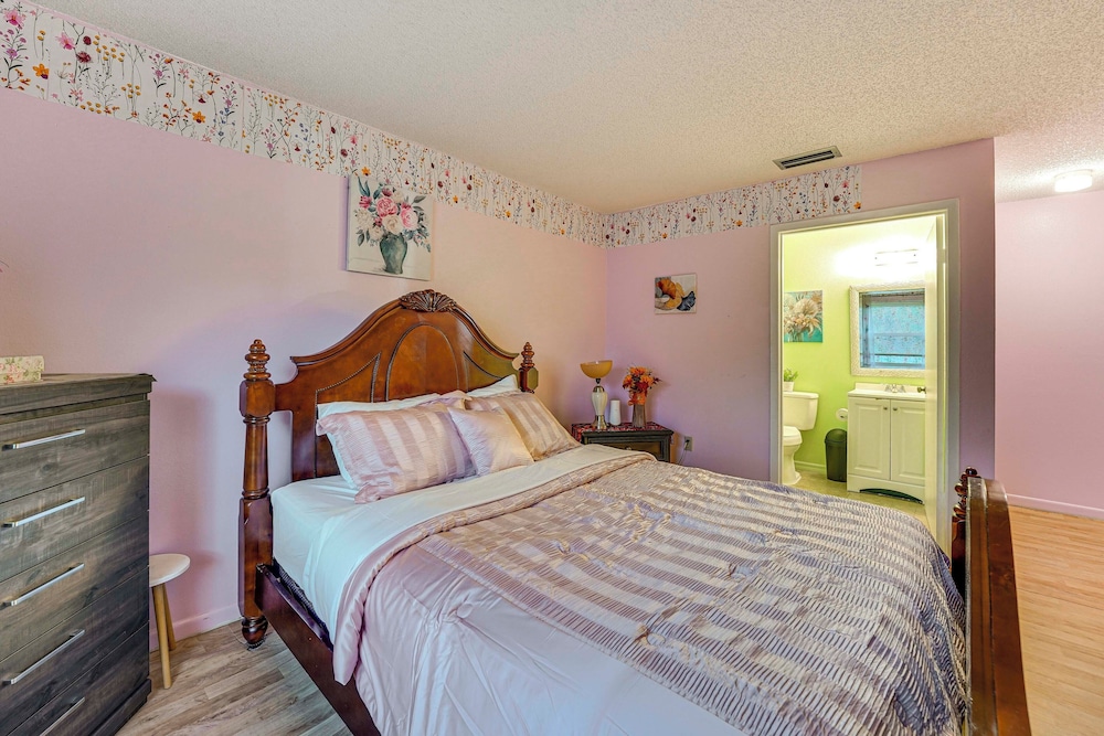 Pet-friendly Horse Capital Hub w/ Patio & Yard
