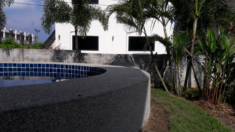 Lanta Dream Garden Pool Villa