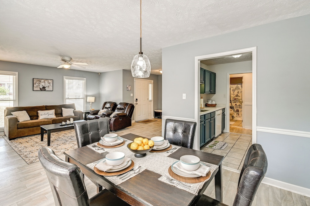 Large Yard, Office Space: Fayetteville Family Home