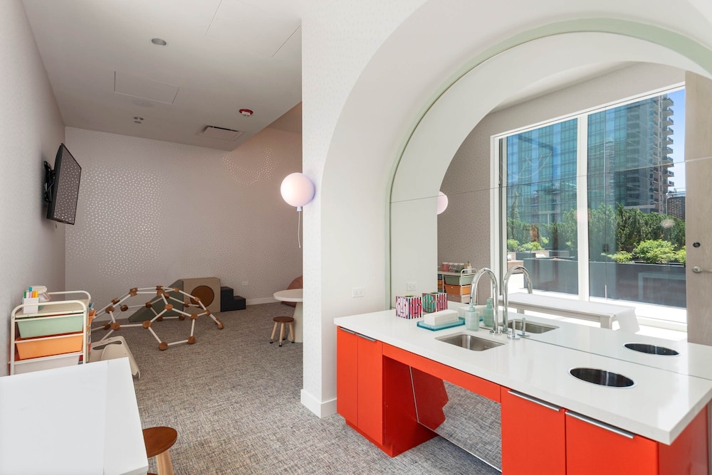 Panoramic Lake Views Premier Amenities for Groups
