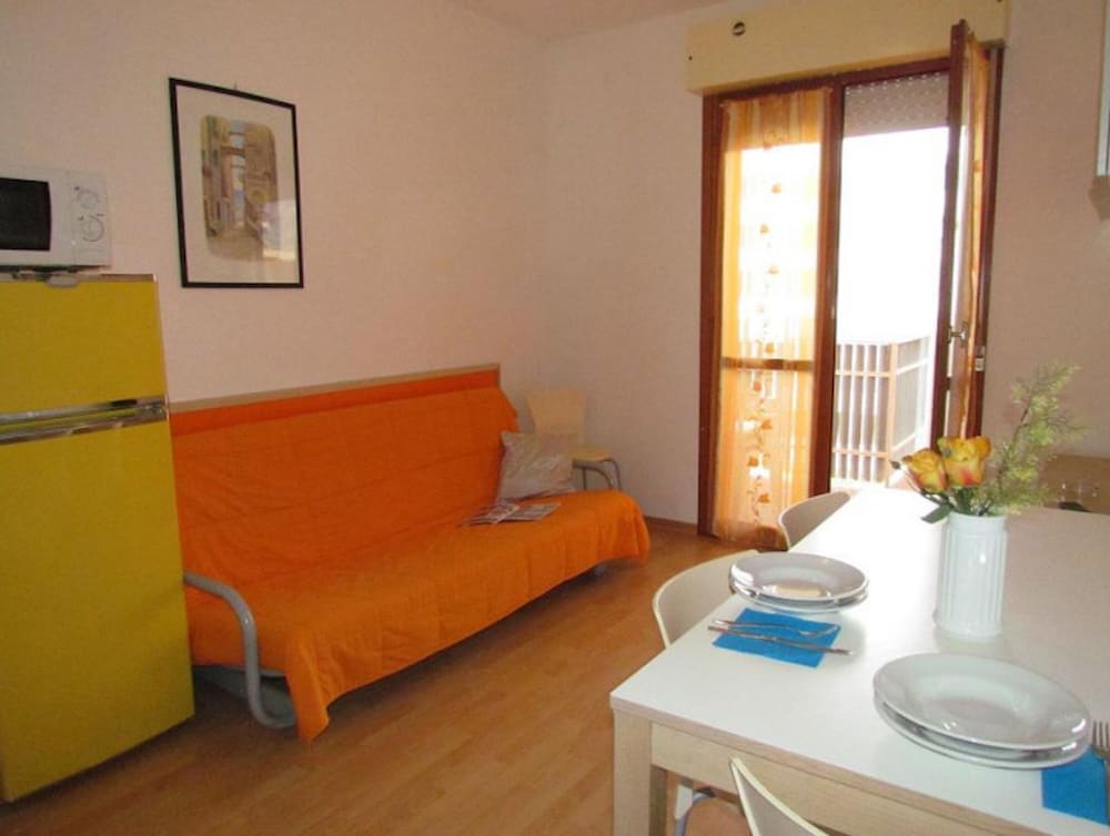 Comfortable Flat by the Pool-beahost view 2