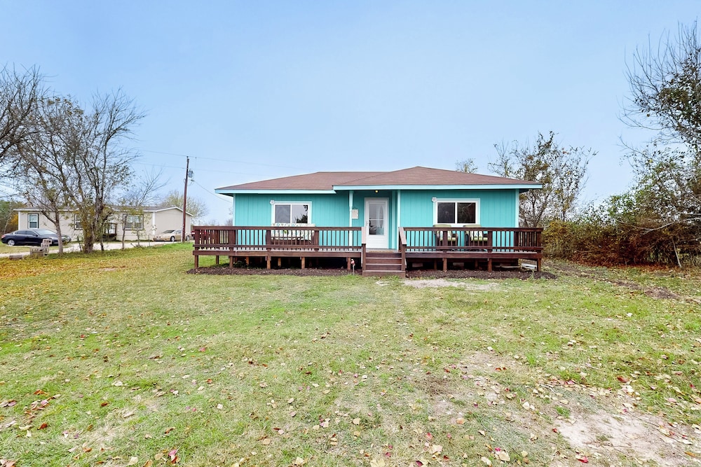 2BR Countryside Charmer w/ Fire Pit & W & D