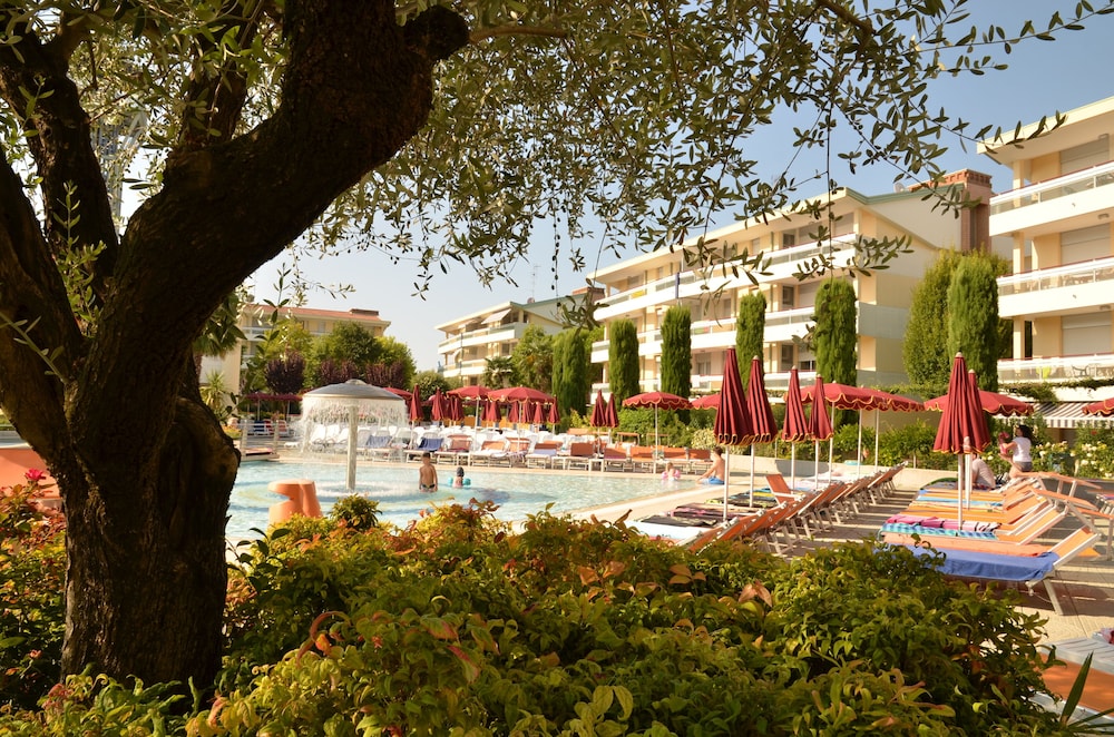 Super Villaggio Planetarium Resort one Bedroom Apartment Sleeps 4 Persons