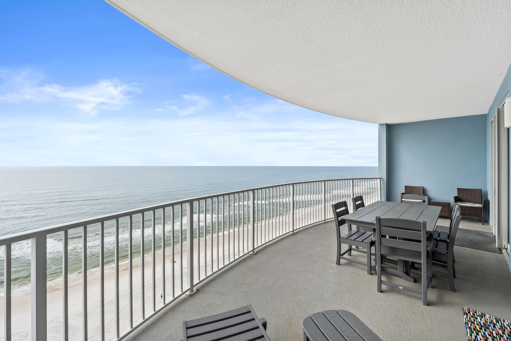 Twin Palms by Book That Condo