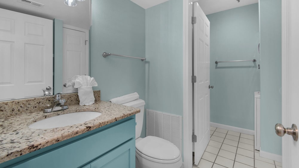 Crystal Sands 112b: Beachfront Condo With Front-row Gulf Views