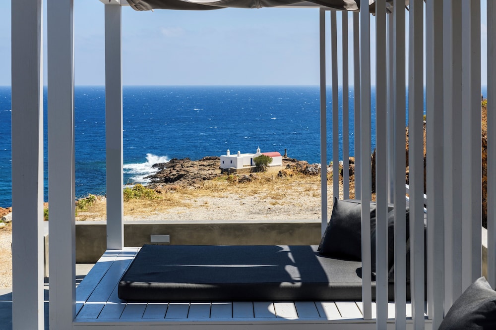 Mykonist Merchia Beach Villas & Suites