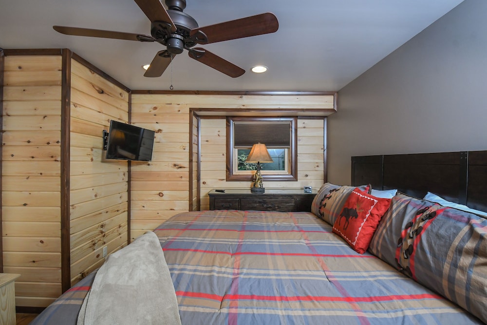 Hemlock Hideaway view 3