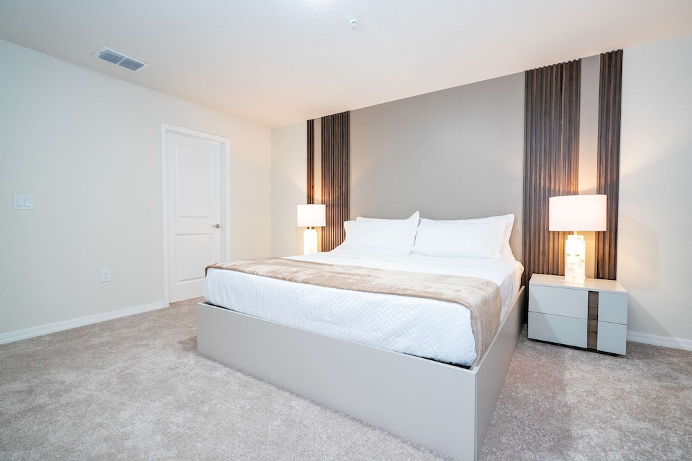 Upstay Family Fun 5BR Retreat w Pool Games Room