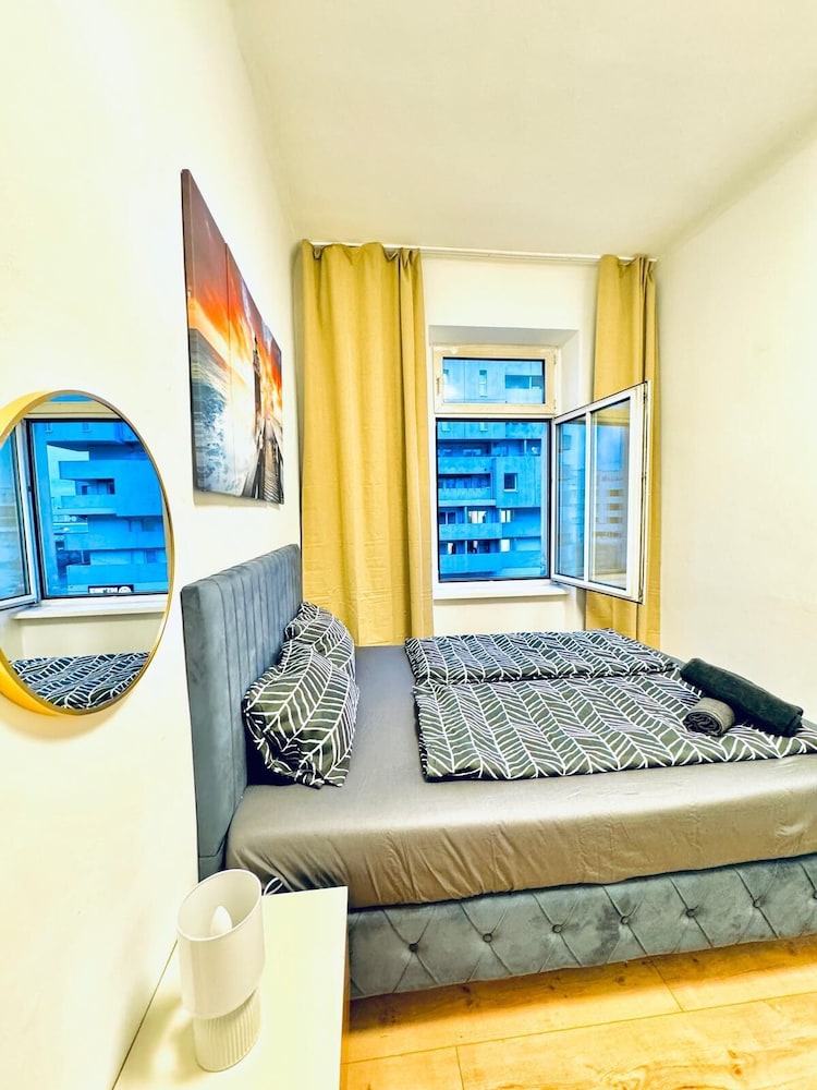 Cozy 4BR Apt for 12P Near FAC Platz