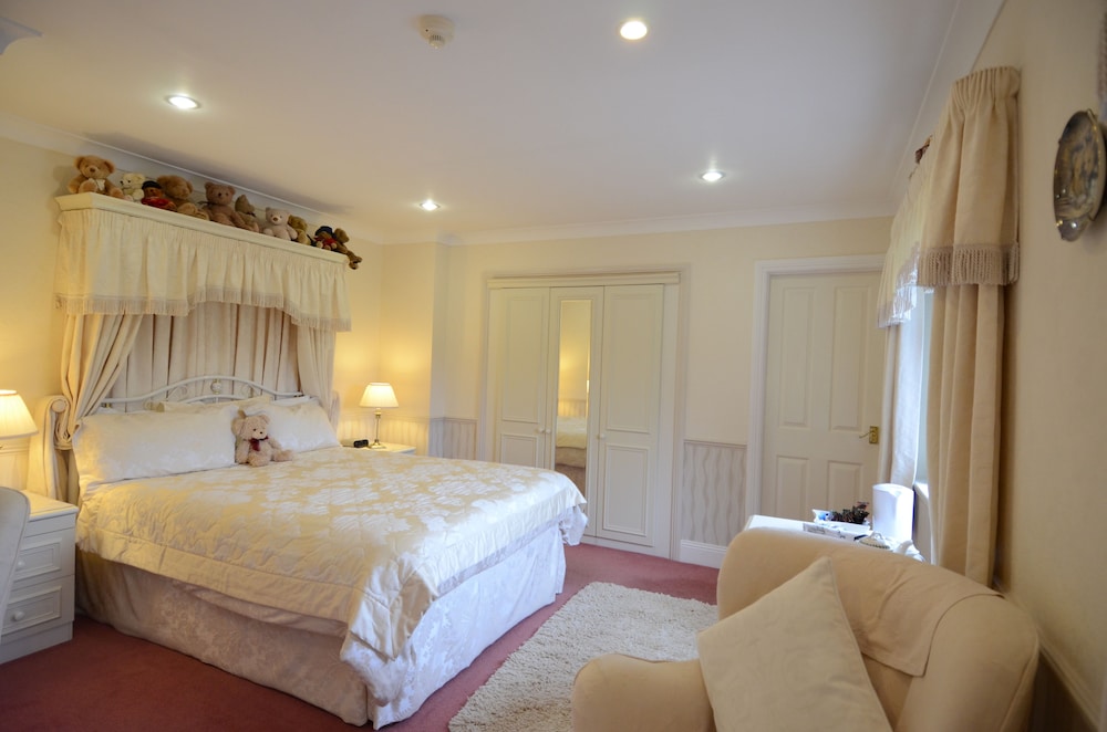 Acorn Court Country House view 2