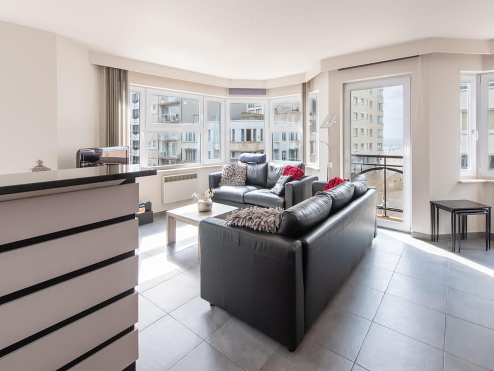 Beautiful Apartment With Lateral sea View
