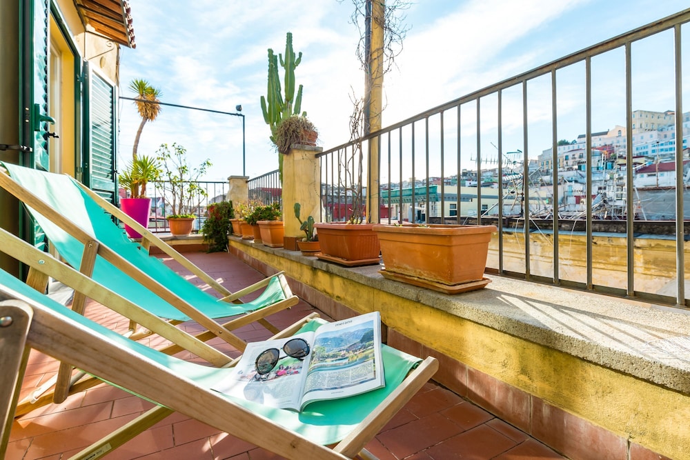 Panoramic Penthouse in Largo Baracche by Wonderful Italy