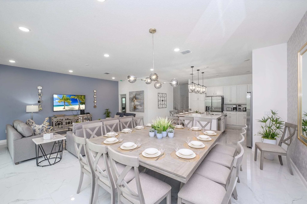 Upstay Luxury Resort Home w Pool & Patiosleeps 26