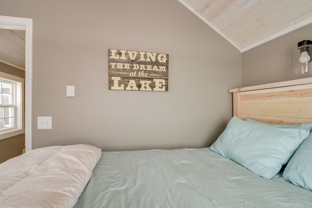 Pet-friendly Cabin w/ Lake Access & Patio in Dent