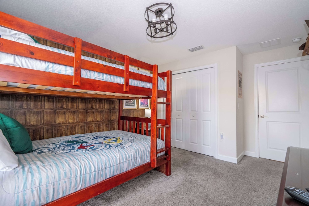 Stunning 4Bd With Pool At Storey Lake Resort 4821