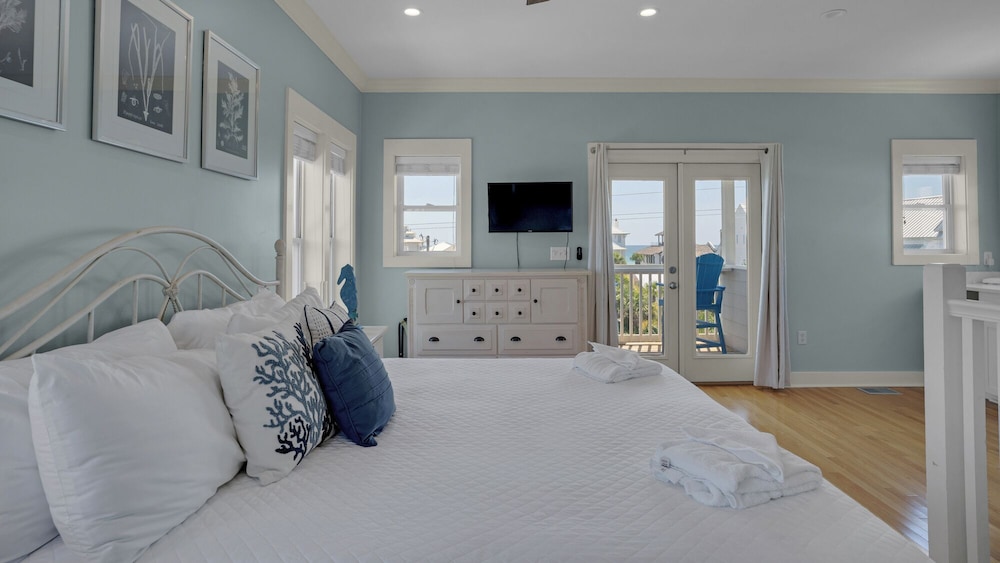 Private Pool & 3 Minutes to Beach in Seagrove; Sleeps 12 view 3