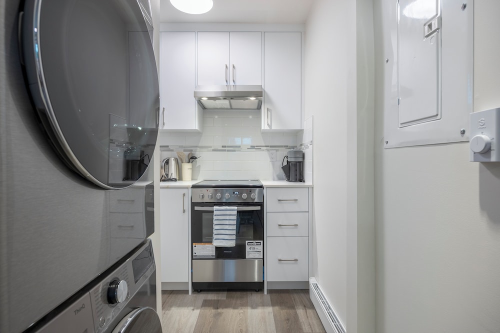 Sunny 1BR Detached Suite
