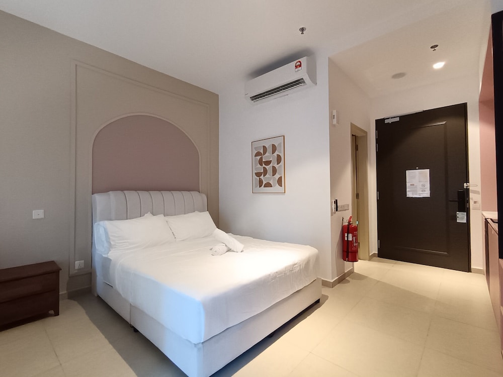 The Paxtonz by Manhattan Group