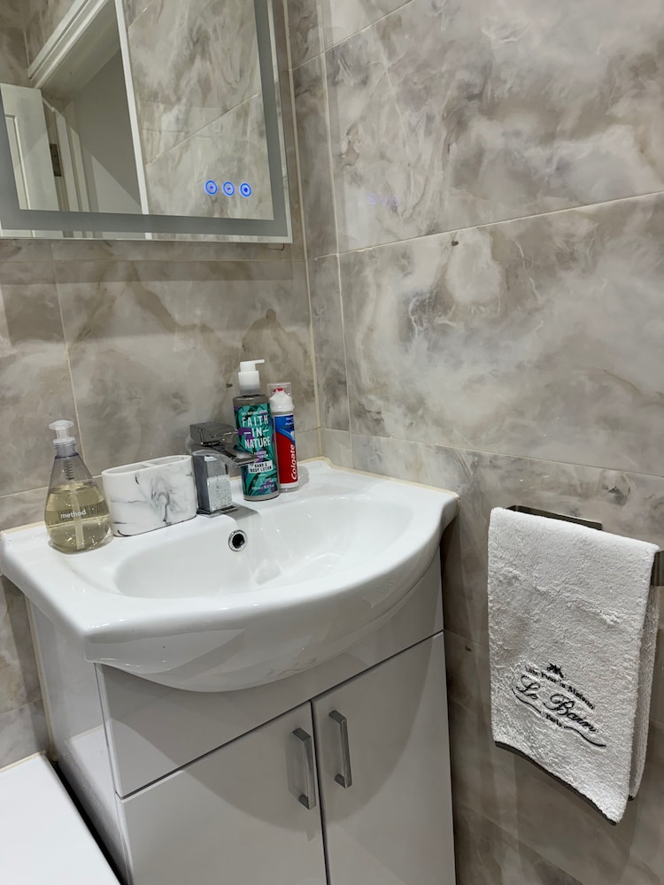 Cozy 2br-5guests-near Attractions-garden