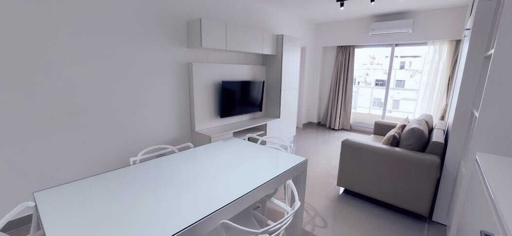 Ayres Suites Moreno