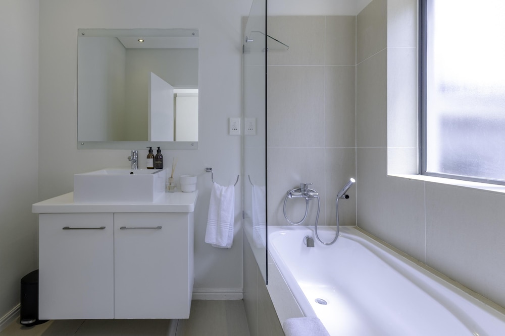 Newly Renovated 3 bed Apartment With Splashpool - 2283