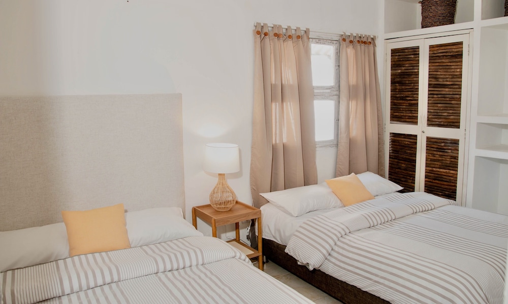 2BR APARTMENT IN THE WALLED CITY