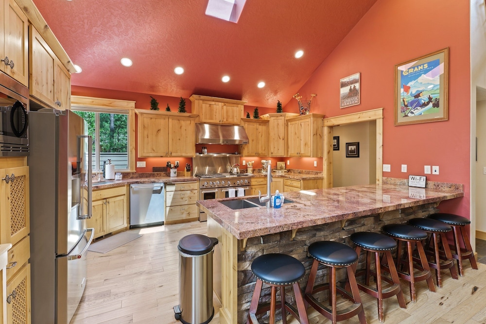4 Red Fir 6 Bedroom Home