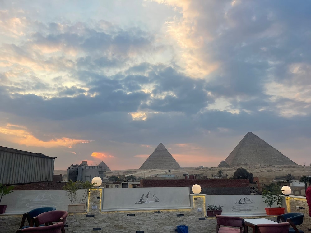 Pyramids Solar Boat Inn