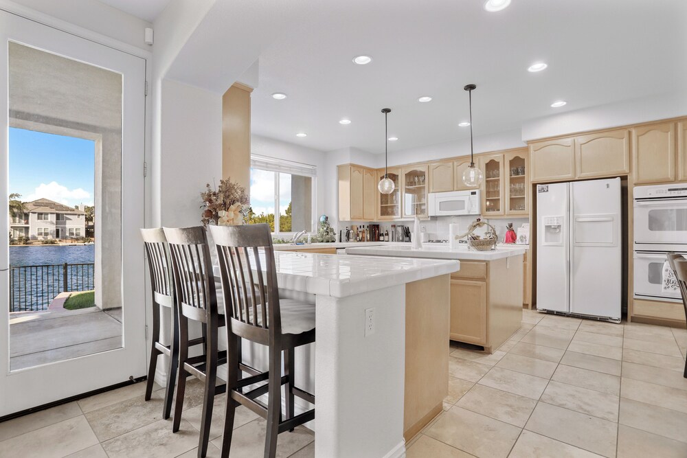 3 Mi to Main St Tracy: Homey Retreat w/ Game Room!