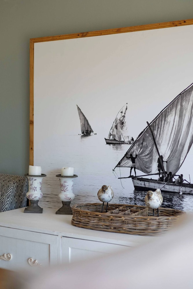 Beachfront Villa Sea Breeze, Hout Bay, Cape Town