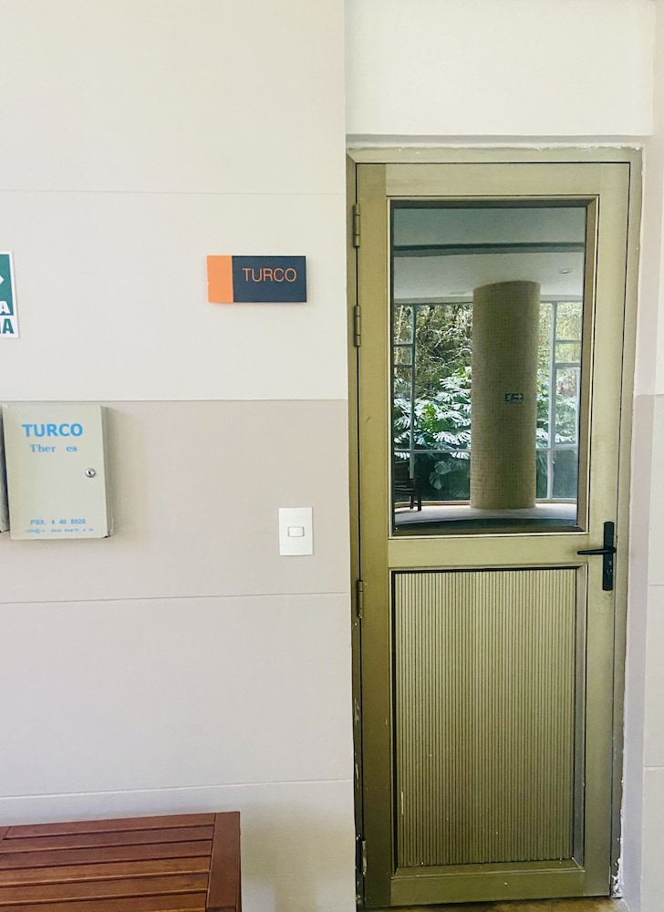 Room in B&B - Suite in Portanova Hotel- Near Airport