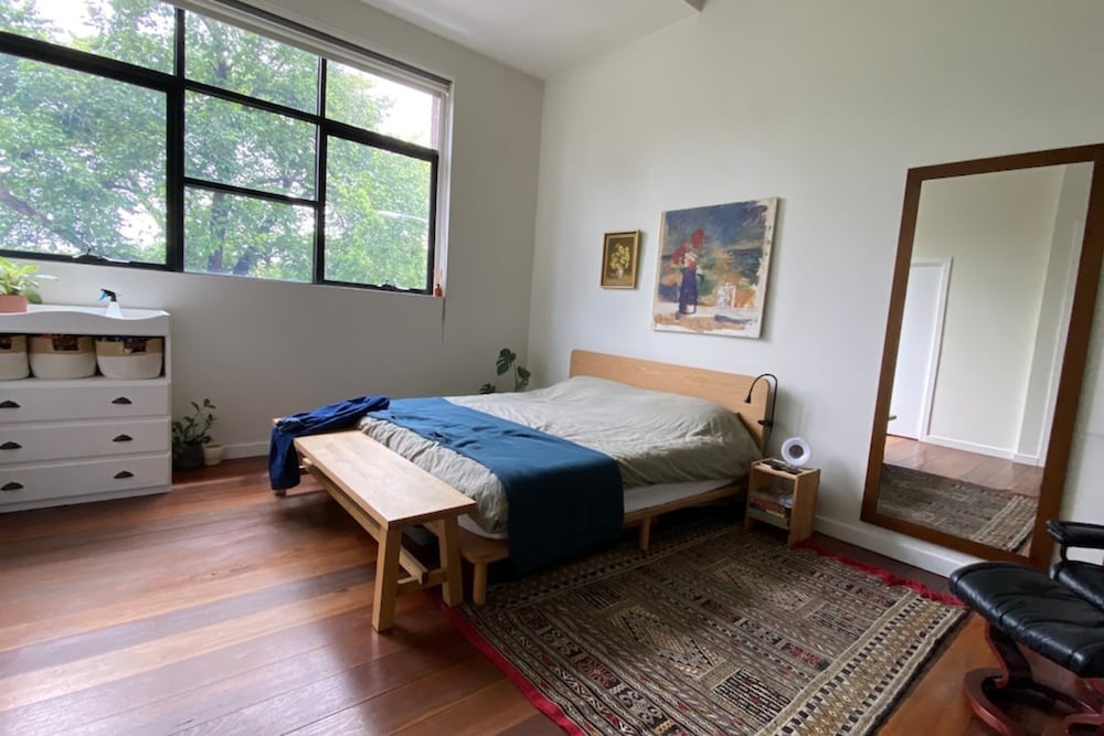 Stylish 2-bed Converted Warehouse in Northcote!